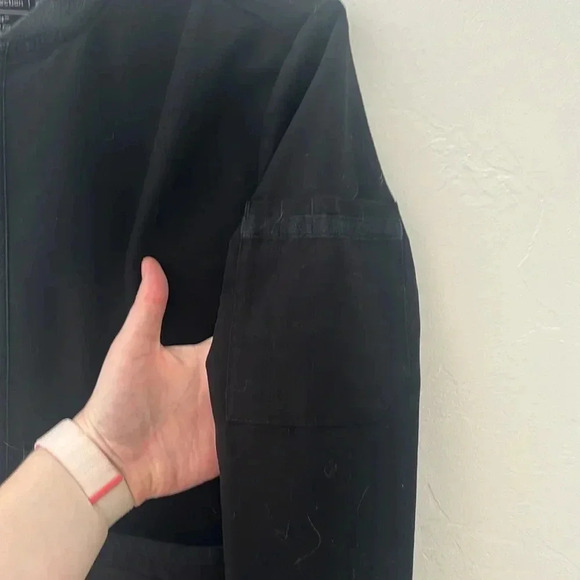FIGS Bellery Scrub Jacket in Black - Picture 8 of 10